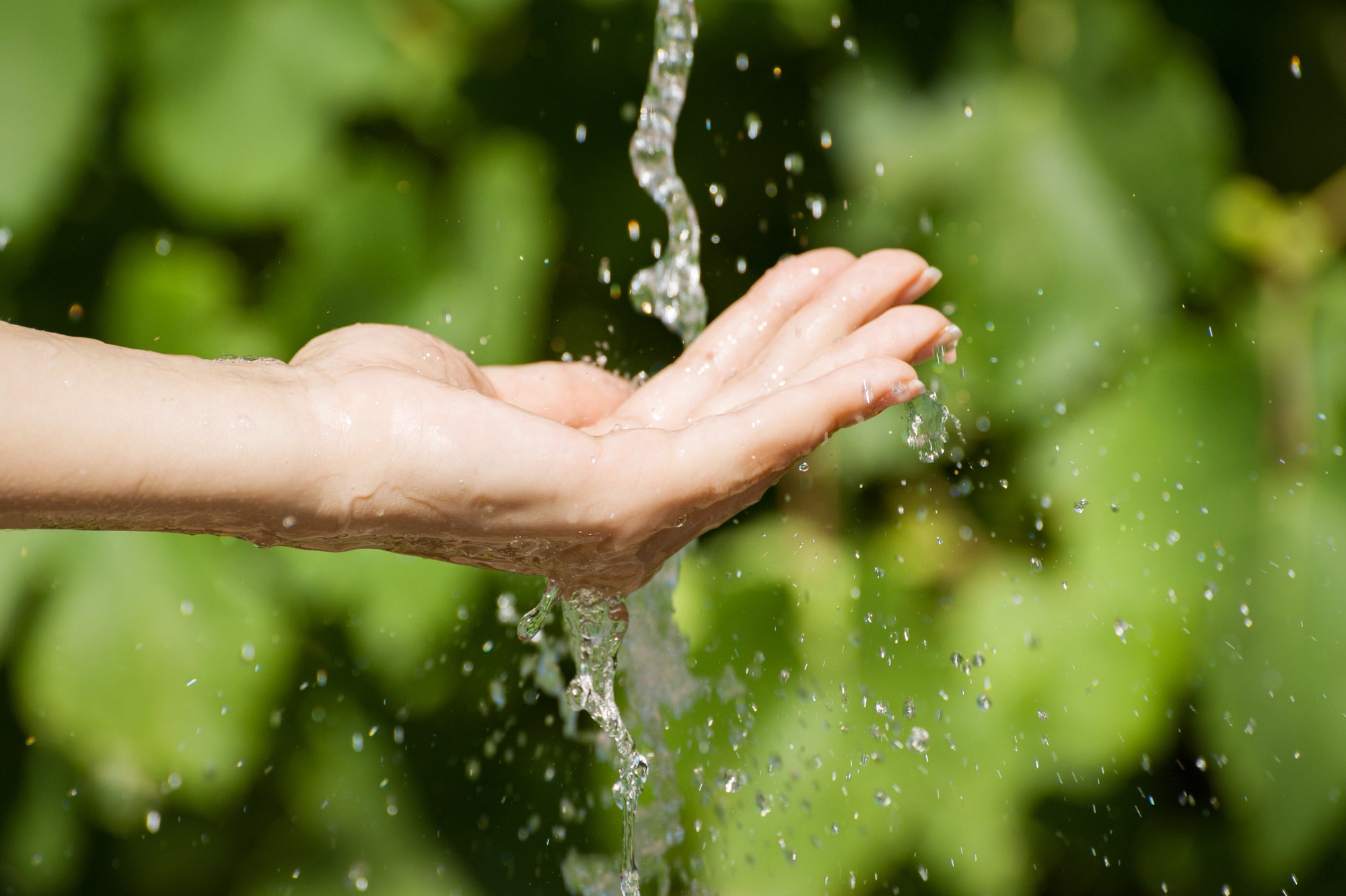 Does Drinking Water Help Your Skin? Sönd